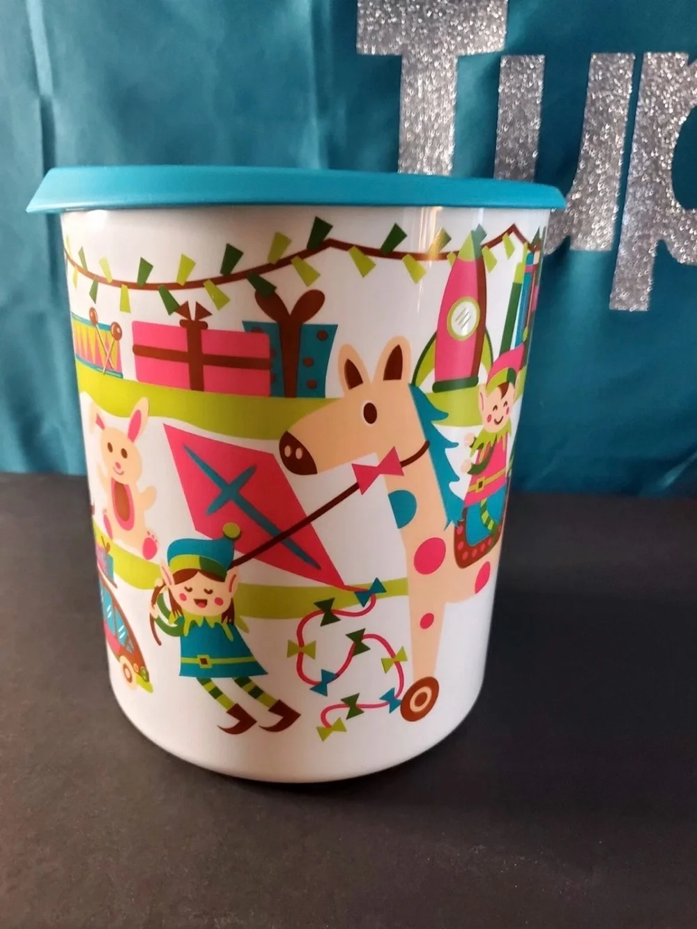 Tupperware One Touch Christmas Canister D 4.4L 18.5 cup Santas Workshop Elf New